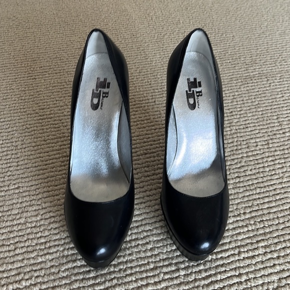 COPY -Black leather heels. Size 8. gently worn. Like new condition. platform s… - Picture 2 of 5